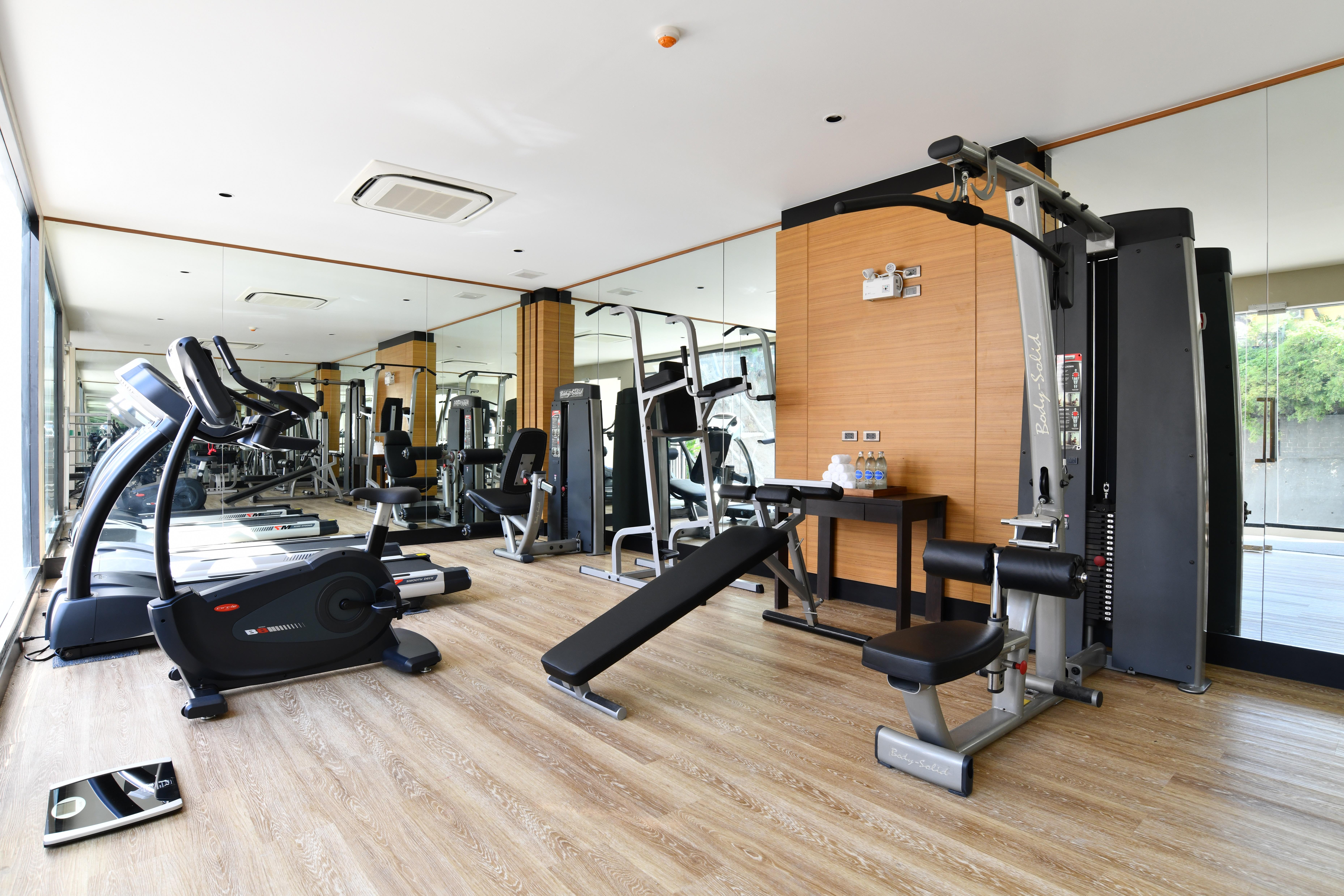 Skyview Resort Phuket Patong Beach Zewnętrze zdjęcie A gym at a hotel
