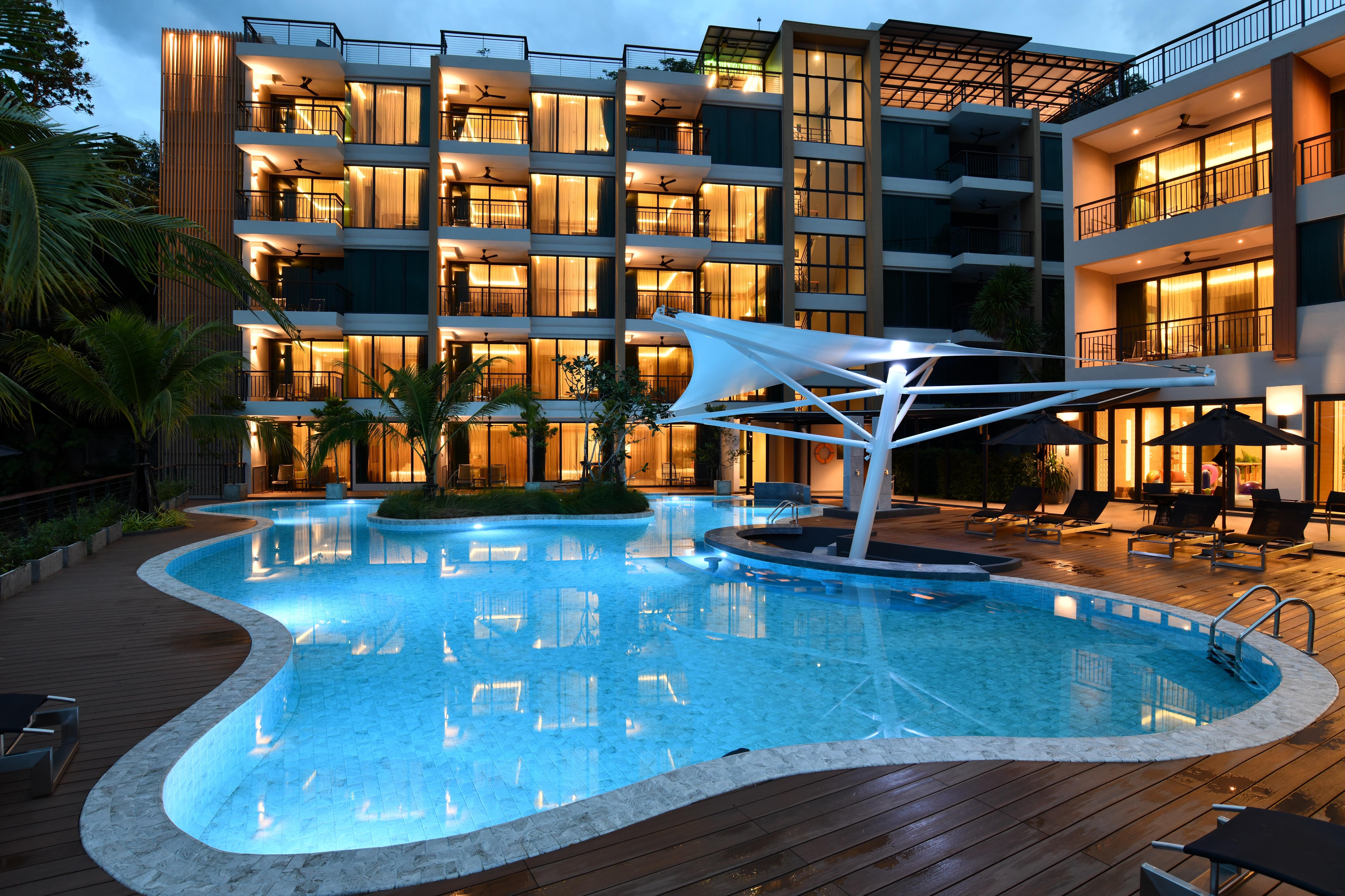 Skyview Resort Phuket Patong Beach Zewnętrze zdjęcie The swimming pool at the hotel