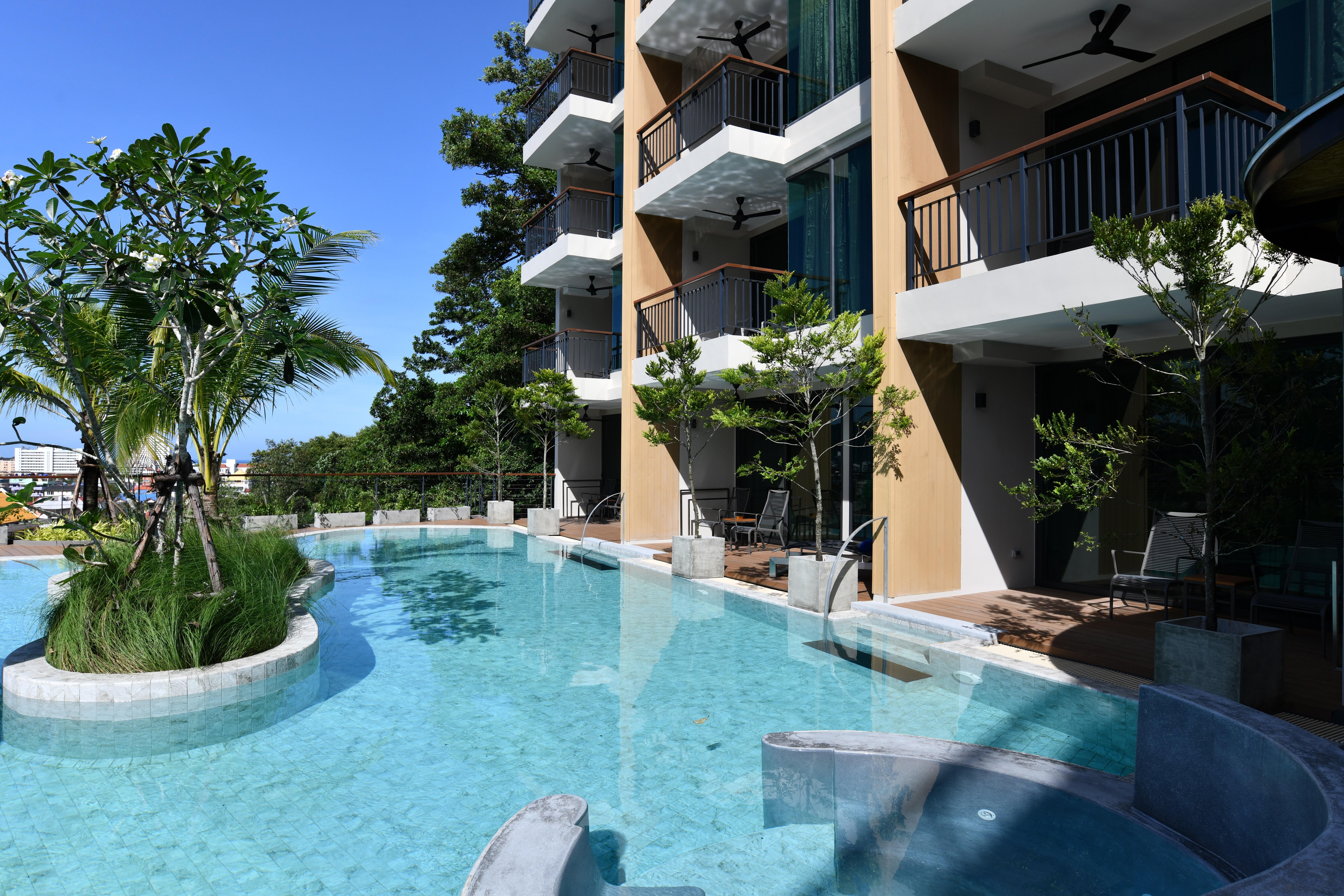 Skyview Resort Phuket Patong Beach Zewnętrze zdjęcie The swimming pool at the hotel