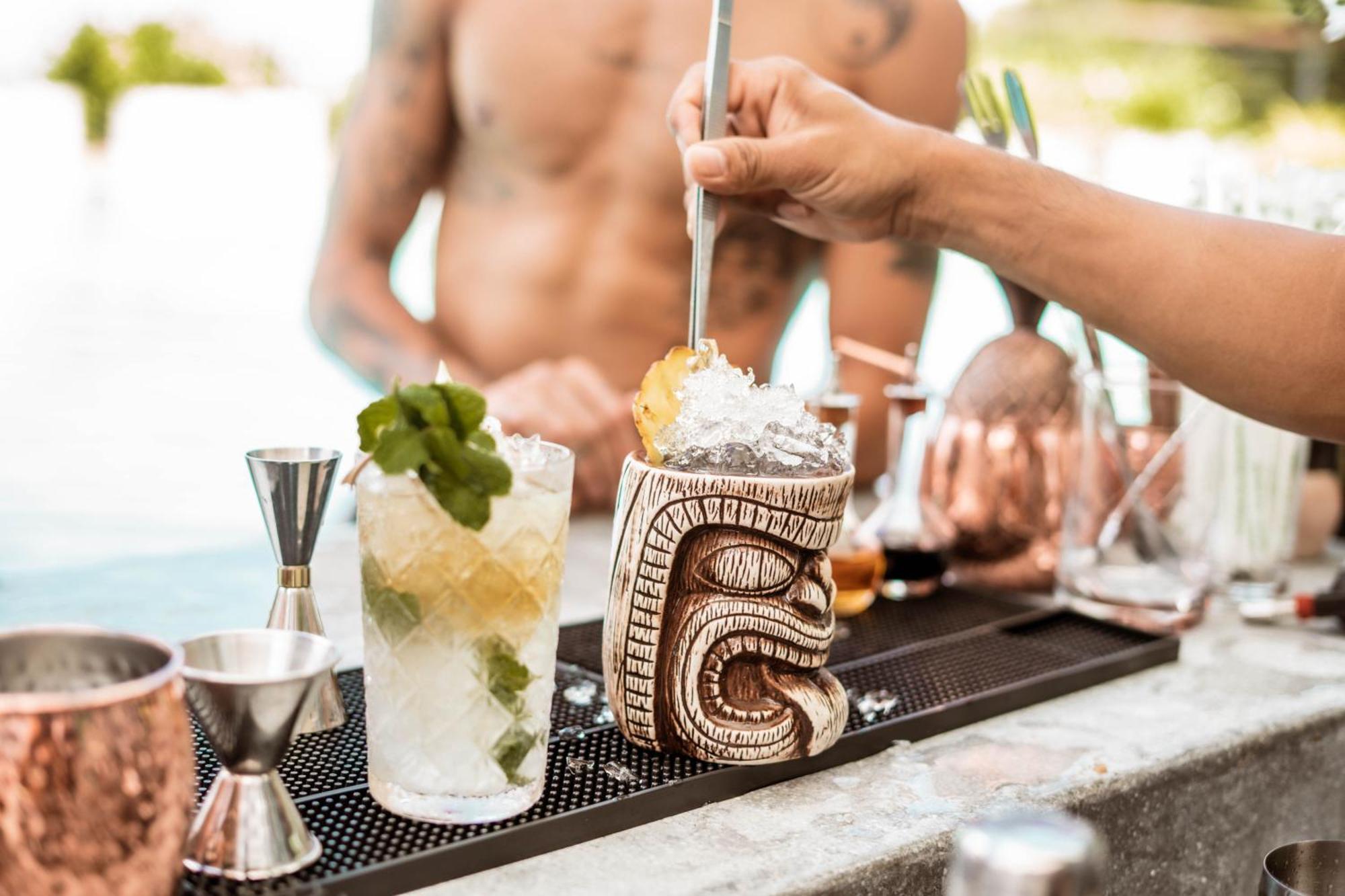 Skyview Resort Phuket Patong Beach Zewnętrze zdjęcie A tiki drink being stirred