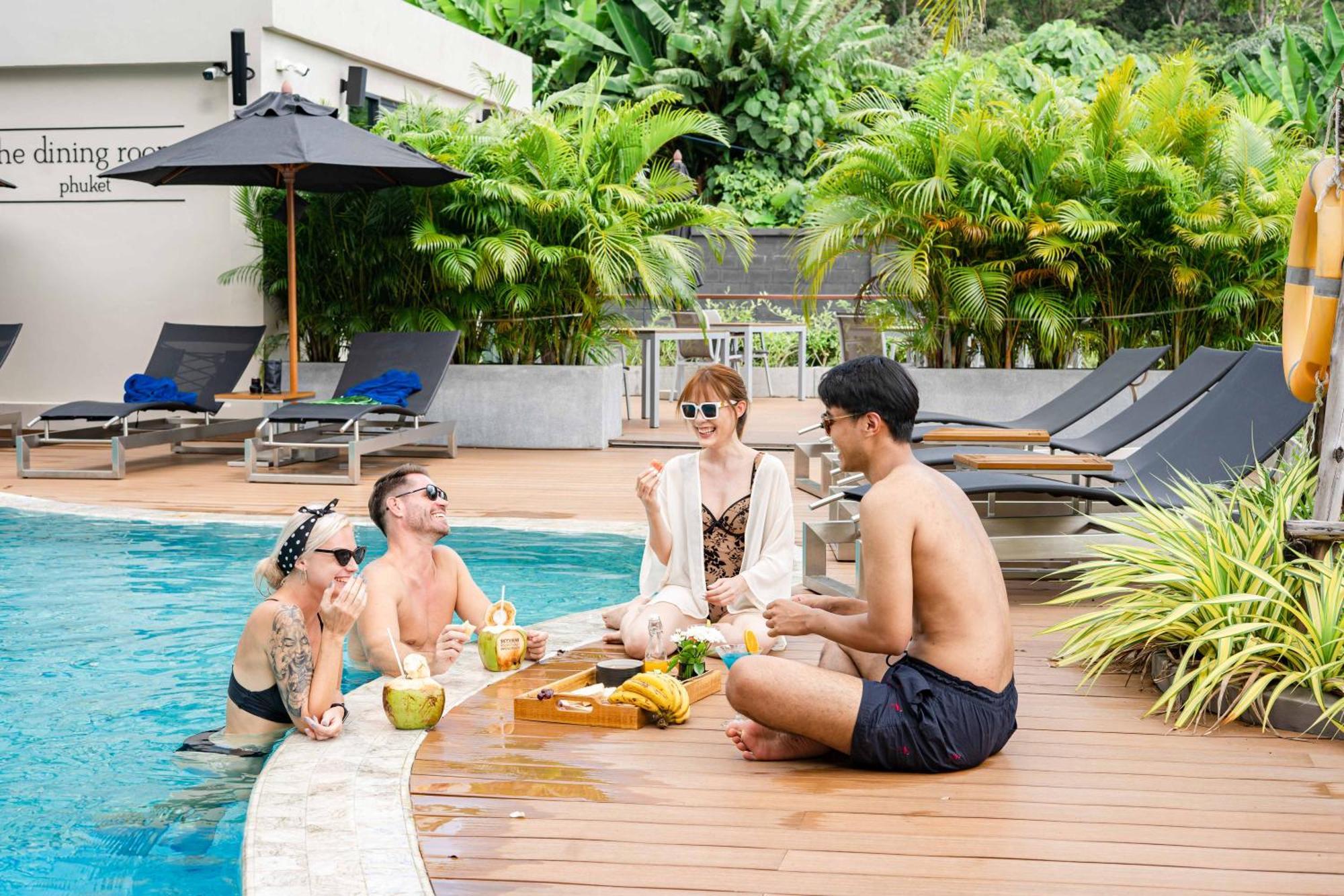 Skyview Resort Phuket Patong Beach Zewnętrze zdjęcie Pool at The Royal